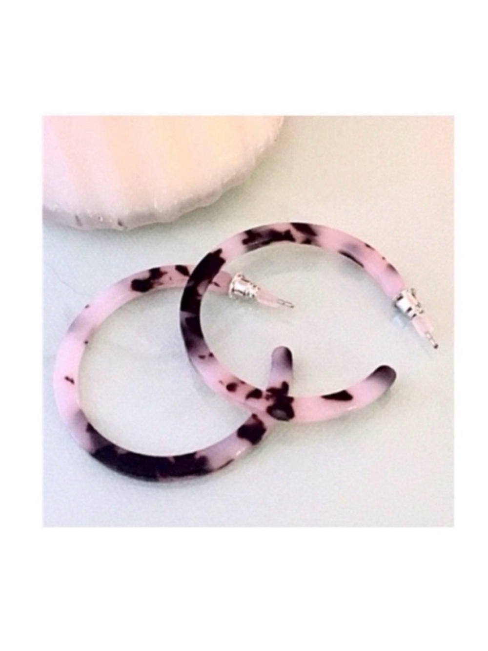 New Tortoise Pattern Hoop Earrings in Blush Tone - Picture 2 of 11